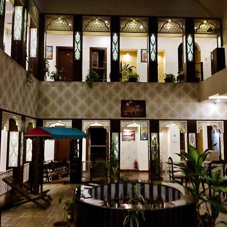 Dwivedi Hotels Sri Omkar Palace Varanasi Exterior foto