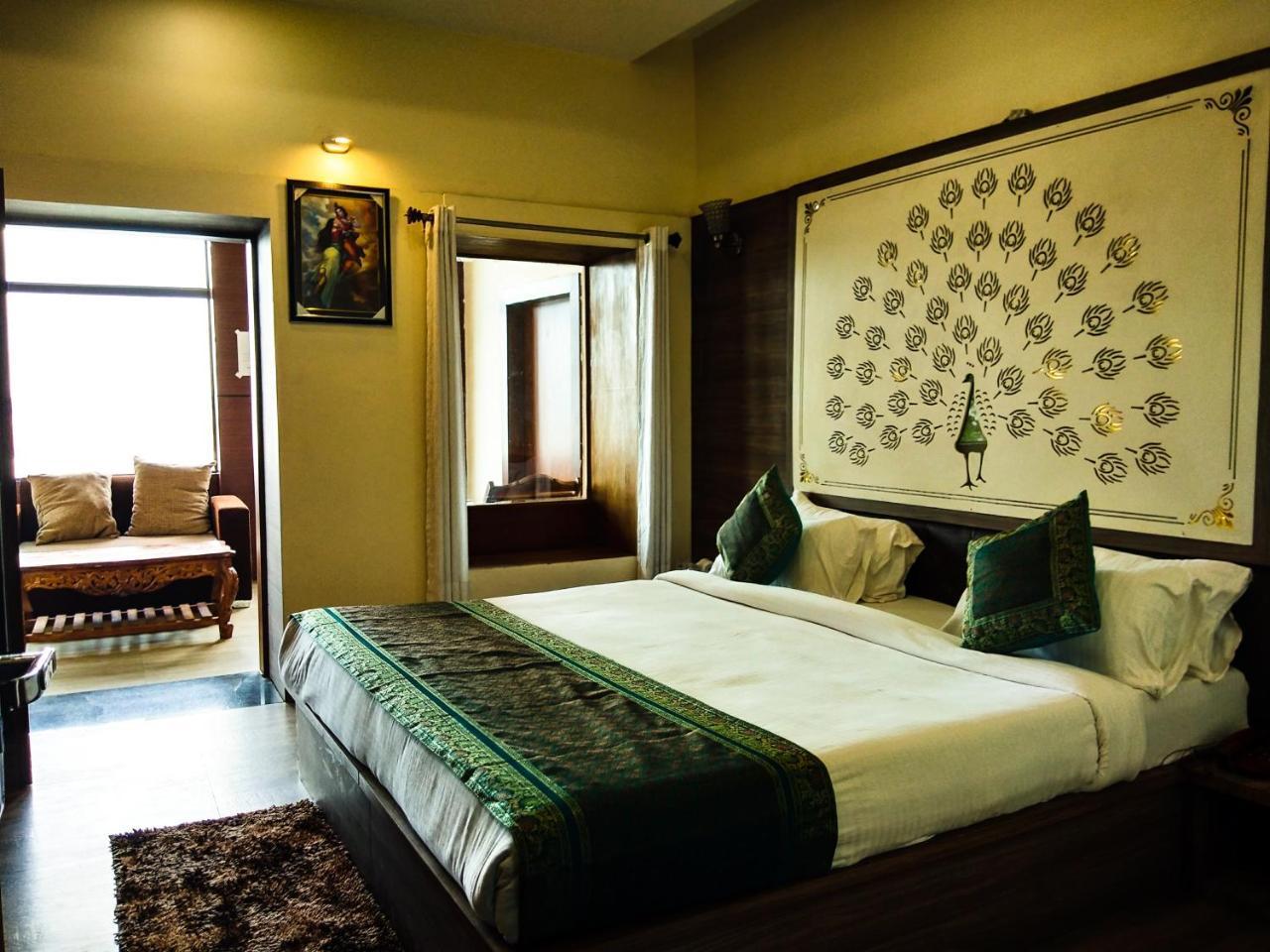 Dwivedi Hotels Sri Omkar Palace Varanasi Exterior foto