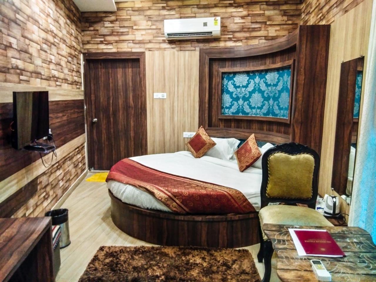 Dwivedi Hotels Sri Omkar Palace Varanasi Exterior foto