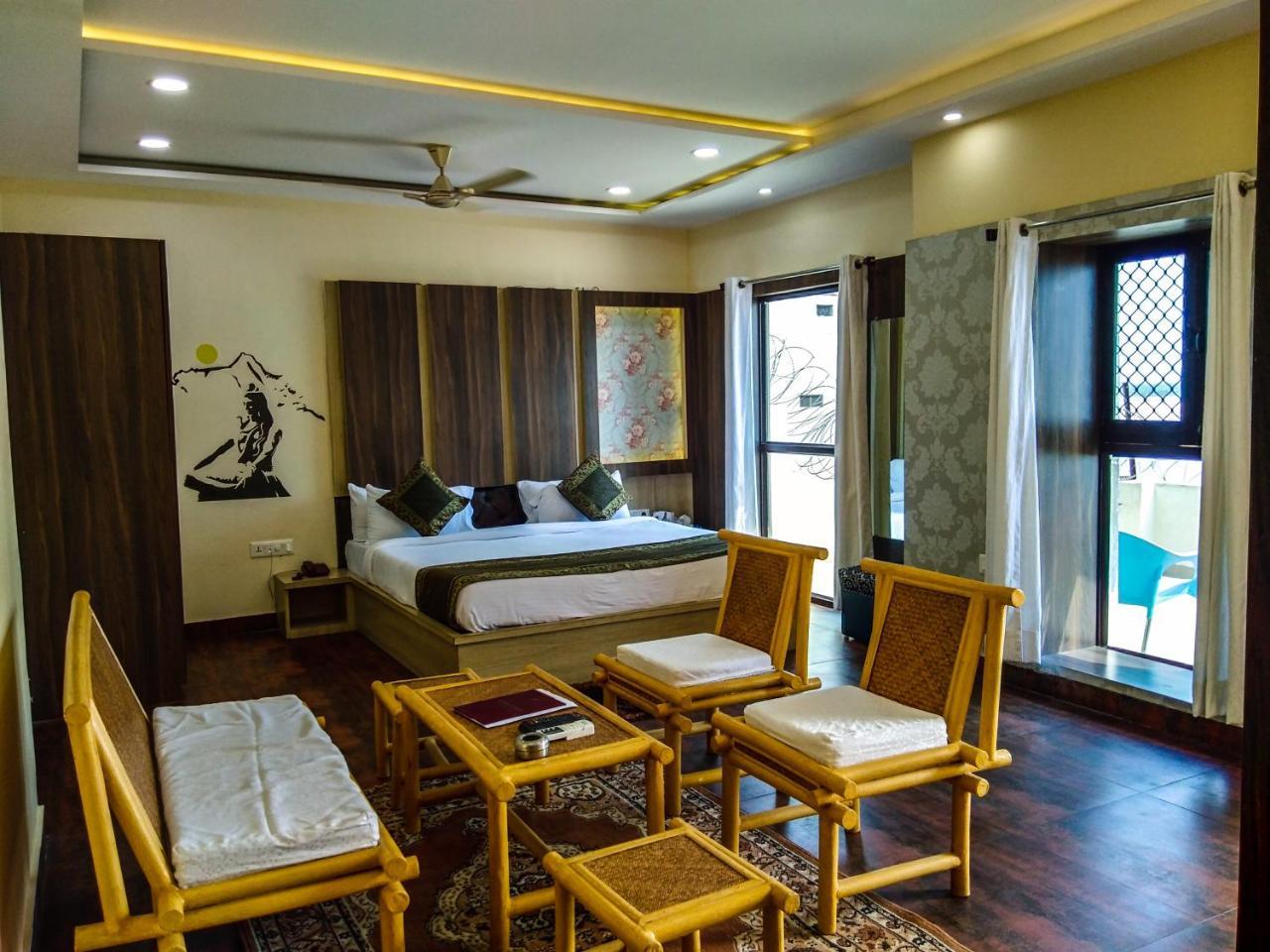 Dwivedi Hotels Sri Omkar Palace Varanasi Exterior foto
