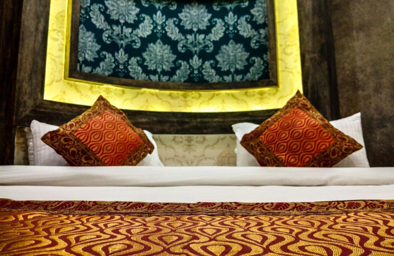 Dwivedi Hotels Sri Omkar Palace Varanasi Exterior foto